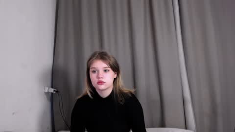 Snapshot of mina27372 chatting on 01.16.25 hi Im Mina online show from 01.16.25