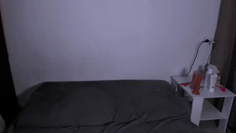 Snapshot of mina27372 chatting on 02.07.25 hi Im Mina online show from 02.07.25