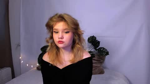 Snapshot of mina27372 chatting on 03.02.25 hi Im Mina online show from 03.02.25