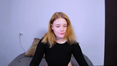 Snapshot of mina27372 chatting on 10.13.25 hi Im Mina online show from 10.13.25