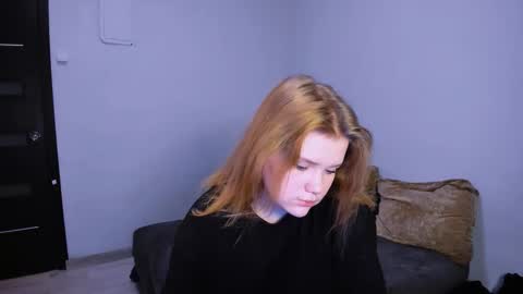 Snapshot of mina27372 chatting on 11.07.25 hi Im Mina online show from 11.07.25