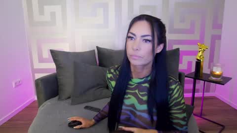 Snapshot of mina_babe1 chatting on 02.03.25 Mina online show from 02.03.25