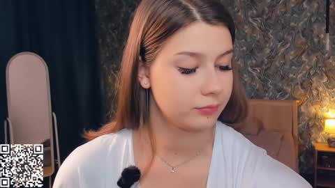 Snapshot of minditrelles chatting on 11.21.25 Mindi online show from 11.21.25