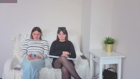 KarinaLeila online show from 09.11.25