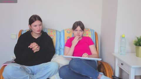 KarinaLeila online show from 09.12.25