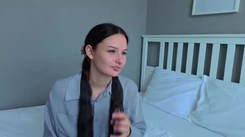 KarinaLeila online show from 10.24.25