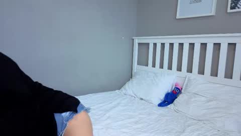 KarinaLeila online show from 10.28.25