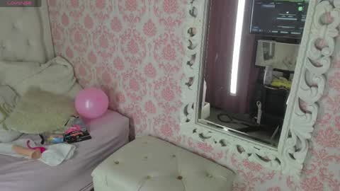 Snapshot of mini_rouse chatting on 05.21.26 Mini Rouse online show from 05.21.26