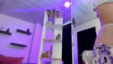 Snapshot of miniadelf chatting on 02.25.26 miniadelf online show from 02.25.26