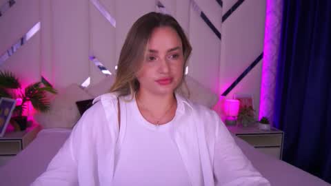 Snapshot of minifox_ chatting on 09.24.25 minifox_ online show from 09.24.25