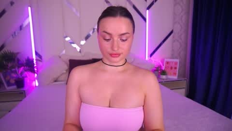 Snapshot of minifox_ chatting on 11.22.25 minifox_ online show from 11.22.25