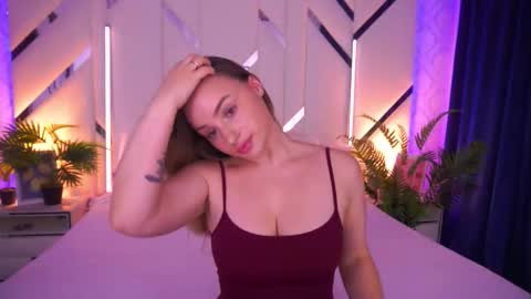 Snapshot of minifox_ chatting on 11.29.25 minifox_ online show from 11.29.25