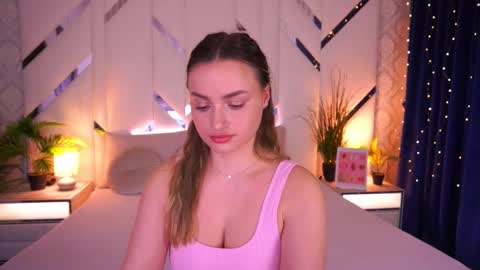 Snapshot of minifox_ chatting on 02.13.26 minifox_ online show from 02.13.26