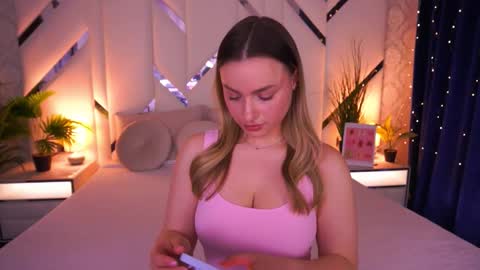 Snapshot of minifox_ chatting on 02.24.26 minifox_ online show from 02.24.26