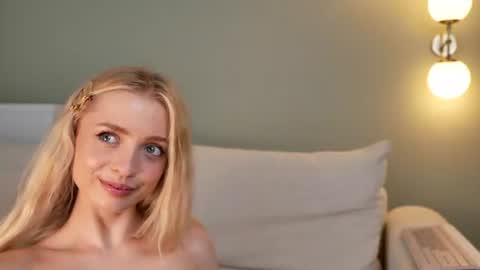 minimollyq online show from 06.30.26