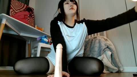 Snapshot of minji_snow chatting on 04.05.26 Minji online show from 04.05.26