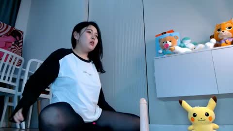 Snapshot of minji_snow chatting on 04.15.26 Minji online show from 04.15.26