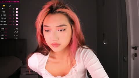 Snapshot of minnie_jin chatting on 12.08.24 minnie_jin online show from 12.08.24