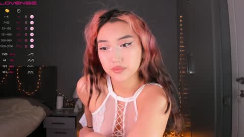 Snapshot of minnie_jin chatting on 12.14.24 minnie_jin online show from 12.14.24