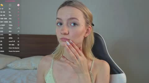 Snapshot of minnietammy chatting on 09.26.25 Mary is here 3 My favorite patterns 77143222321Try my private online show from 09.26.25