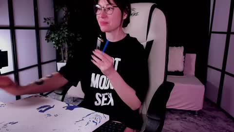 Snapshot of mintrose chatting on 03.09.25 Rosie online show from 03.09.25