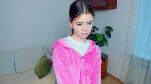 Snapshot of mintykisss chatting on 11.30.25 Linda online show from 11.30.25