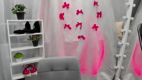 Snapshot of mipsymipson chatting on 02.04.25 NEXT STREAM NOVEMBER 27282930 online show from 02.04.25