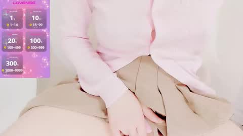 Snapshot of mira_05 chatting on 10.04.25 mira online show from 10.04.25