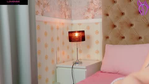 mira_lynxx online show from 10.20.25