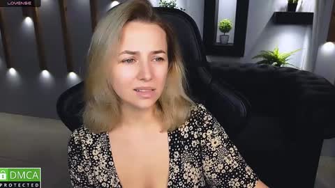 Snapshot of mira_mermayd chatting on 12.04.24 Mira online show from 12.04.24