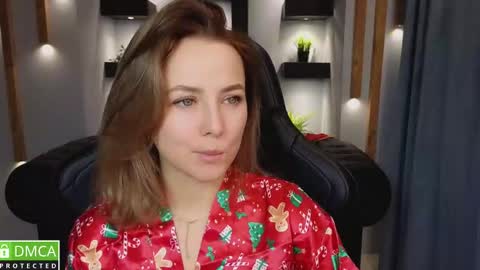 Snapshot of mira_mermayd chatting on 12.21.24 Mira online show from 12.21.24