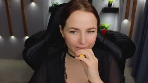 Snapshot of mira_mermayd chatting on 01.10.25 Mira online show from 01.10.25