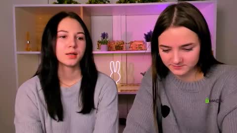 Snapshot of mira_vibe chatting on 12.22.25 Mira online show from 12.22.25