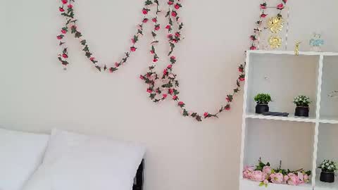 Snapshot of mirabella__flower chatting on 07.14.26 mirabella__flower online show from 07.14.26