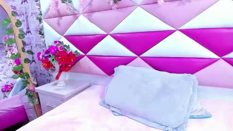 Snapshot of mirabella_miller chatting on 09.11.25 mirabella_miller online show from 09.11.25