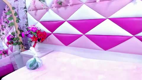 Snapshot of mirabella_miller chatting on 10.11.25 mirabella_miller online show from 10.11.25