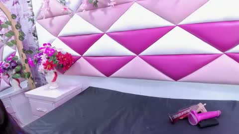 Snapshot of mirabella_miller chatting on 10.30.25 mirabella_miller online show from 10.30.25