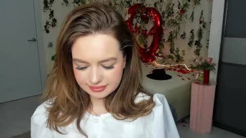 Snapshot of miraclecurly chatting on 03.08.26 Emma online show from 03.08.26