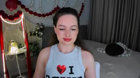 Snapshot of miraclecurly chatting on 03.26.26 Emma online show from 03.26.26