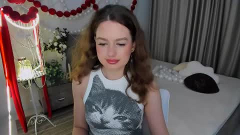 Snapshot of miraclecurly chatting on 04.02.26 Emma online show from 04.02.26