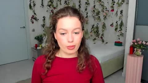 Snapshot of miraclecurly chatting on 04.05.26 Emma online show from 04.05.26