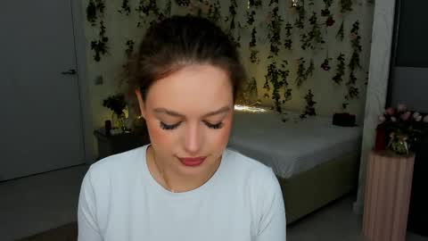 Snapshot of miraclecurly chatting on 04.08.26 Emma online show from 04.08.26