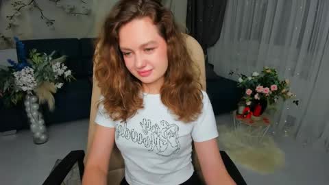 Snapshot of miraclecurly chatting on 04.15.26 Emma online show from 04.15.26