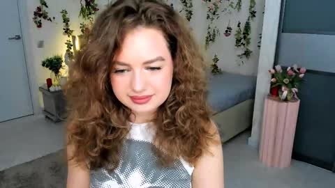 Snapshot of miraclecurly chatting on 04.20.26 Emma online show from 04.20.26