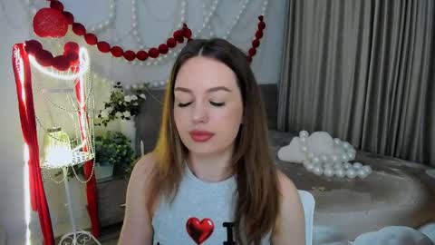 Snapshot of miraclecurly chatting on 05.05.26 Emma online show from 05.05.26