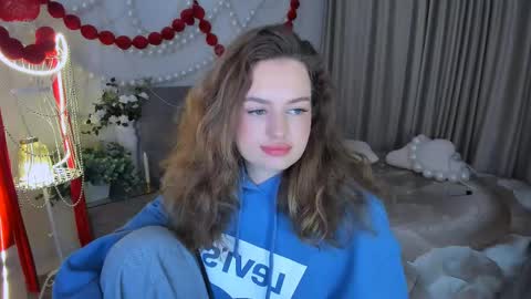 Snapshot of miraclecurly chatting on 05.09.26 Emma online show from 05.09.26