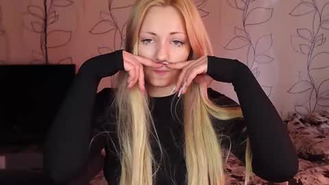 Snapshot of mirahardmanxx chatting on 03.10.25 Happy New Year online show from 03.10.25