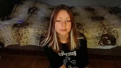 Snapshot of mirahardmanxx chatting on 11.05.25 Happy New Year online show from 11.05.25