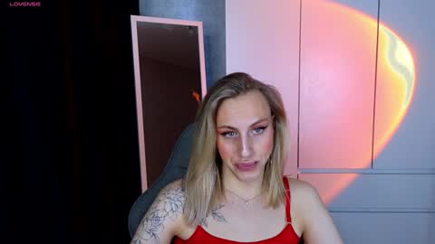 Snapshot of miraraid chatting on 12.18.24 miraraid online show from 12.18.24