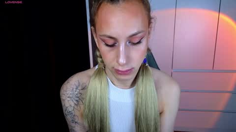 Snapshot of miraraid chatting on 12.26.24 miraraid online show from 12.26.24